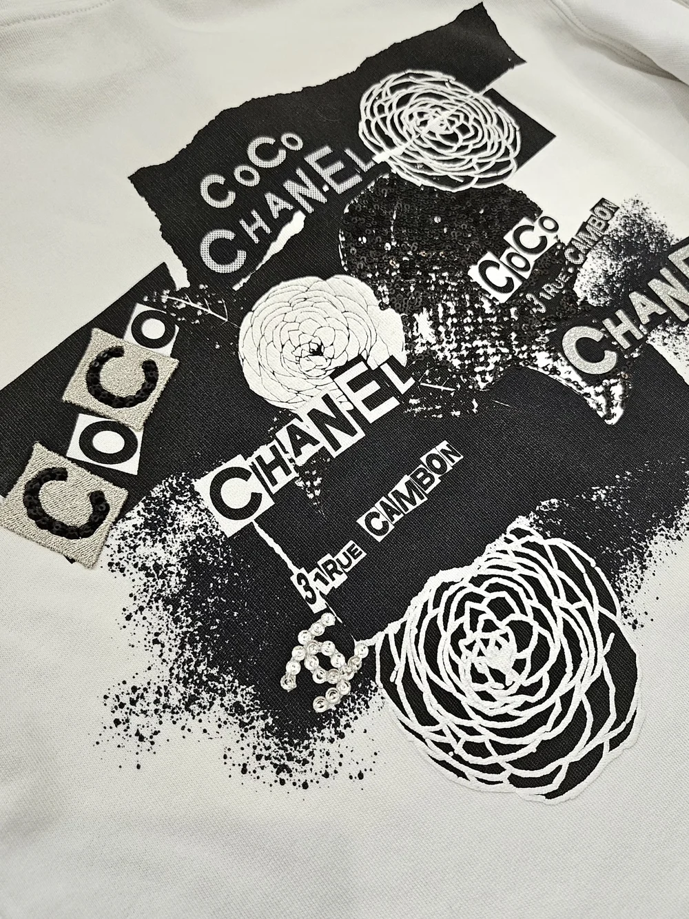 Chanel 2020 Graffiti Graphic Zip-Up Hoodie – White (Size XS) – NWT